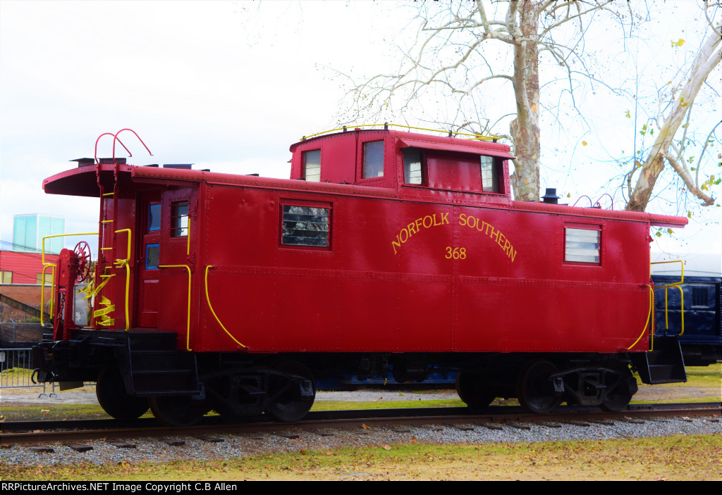 NS Caboose #368